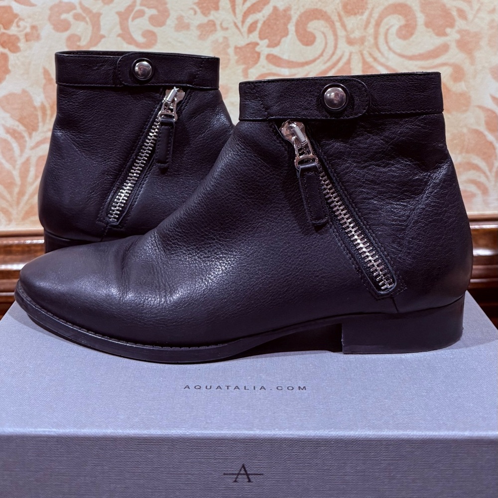 Aquatalia Rose Tumbled Calf gently worn black bootie Size 10